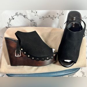 NWT - Torrid Black Faux Suede Scalloped Edge Wedges